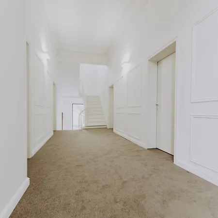 Biloba Coliving House Panzió Charleroi