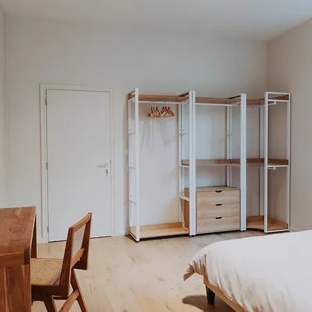 לינה וארוחת בוקר Biloba Coliving House שרלרואה