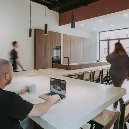 Biloba Coliving House Panzió Charleroi